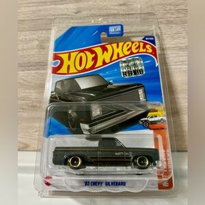 Hot Wheels Factory Sealed '83 Chevy Silverado